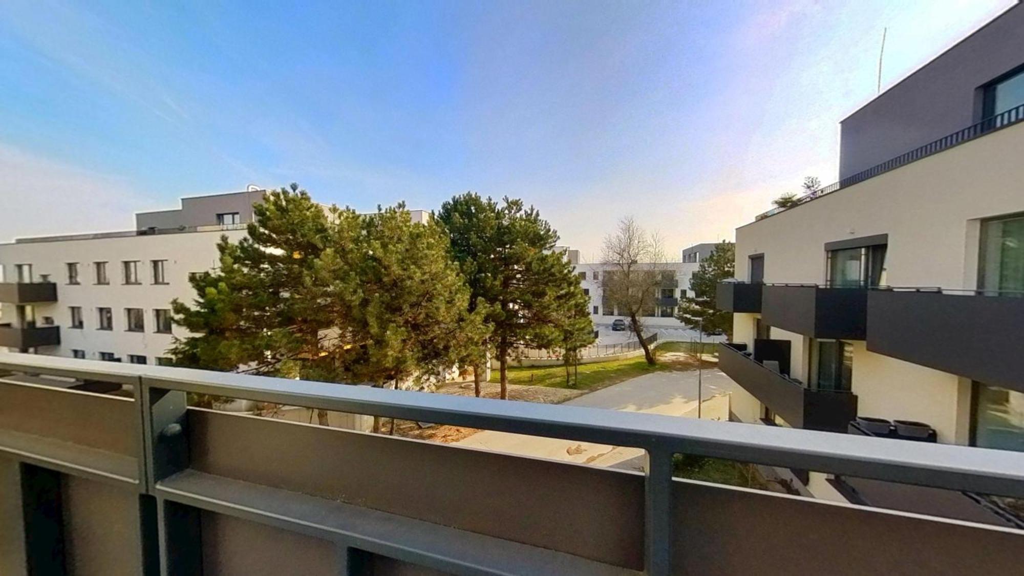 Air-Conditioned 2 Room Apartment, With Terrace, Rovinka, 302 Exterior photo