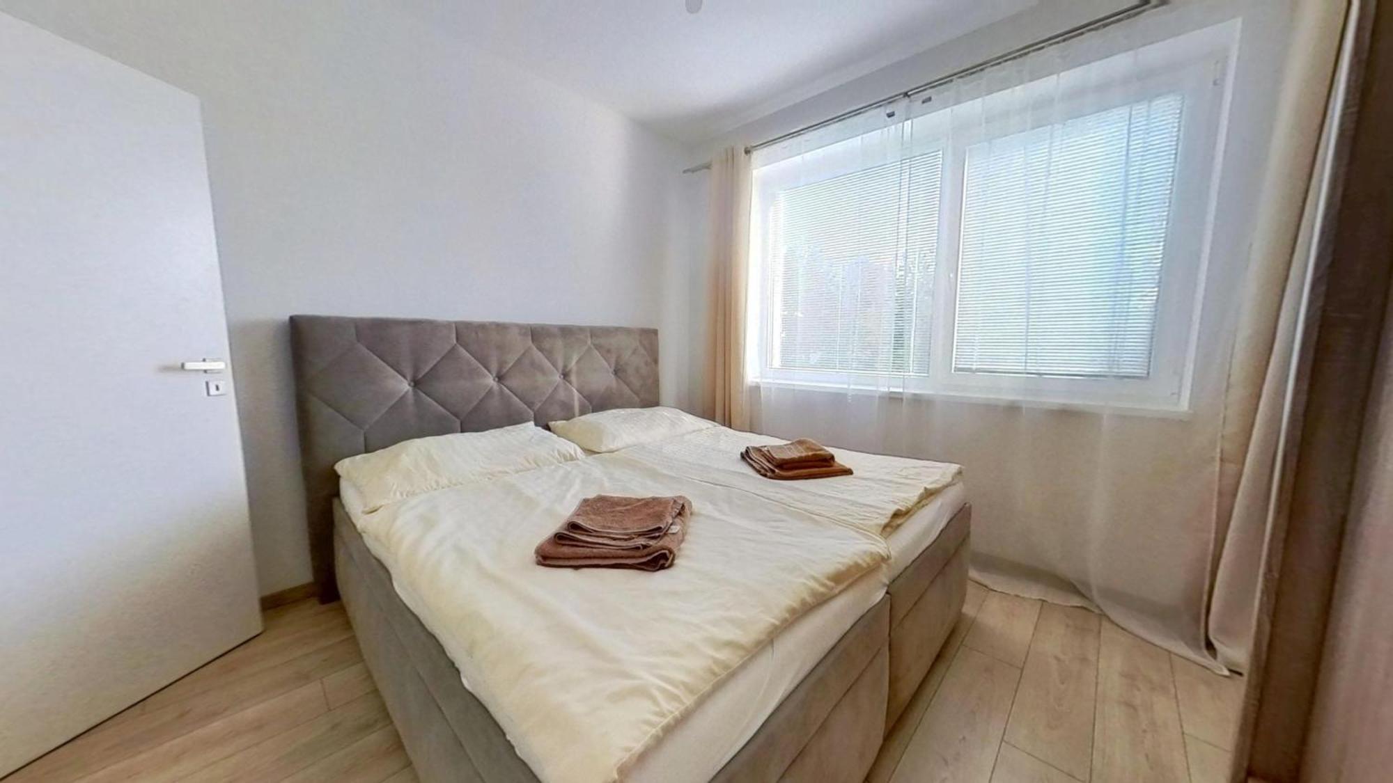Air-Conditioned 2 Room Apartment, With Terrace, Rovinka, 302 Exterior photo